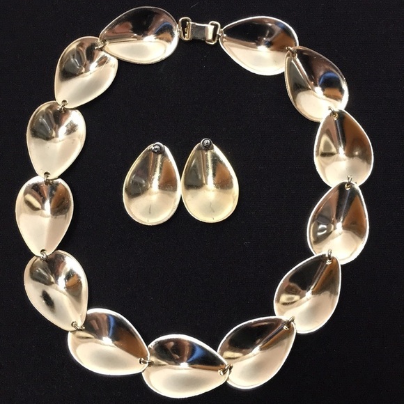 Gold tone Metal Teardrop Statement Necklace Set - Picture 3 of 7